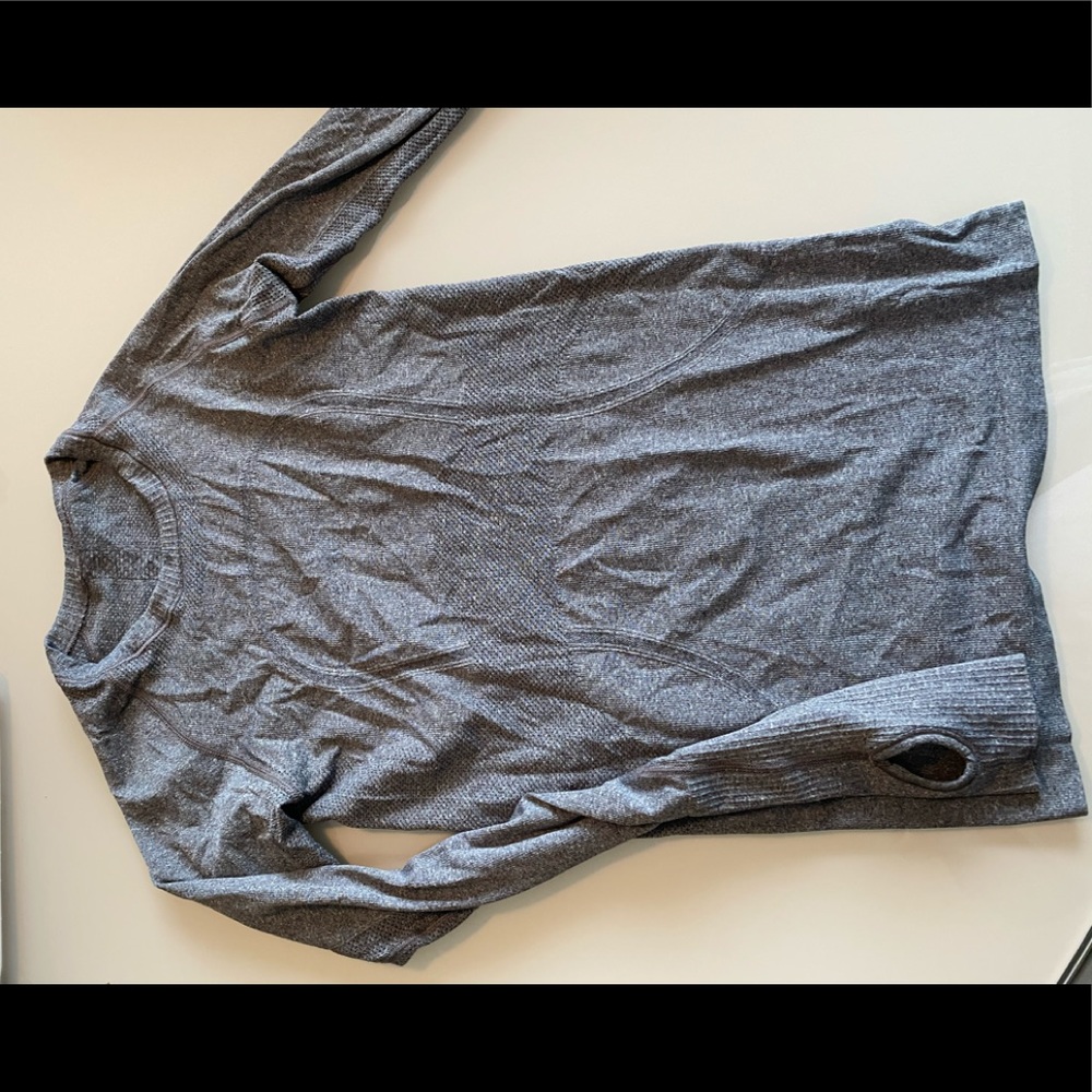 Long sleeve Lululemon shirt size 6